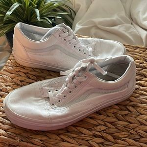 White vans size 8.5 mens 10 women’s